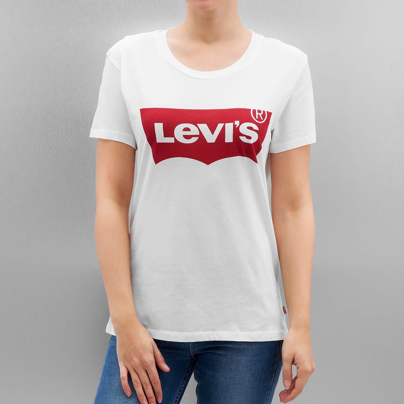 levis-perfect-t-shirt-batwing-white-graphic